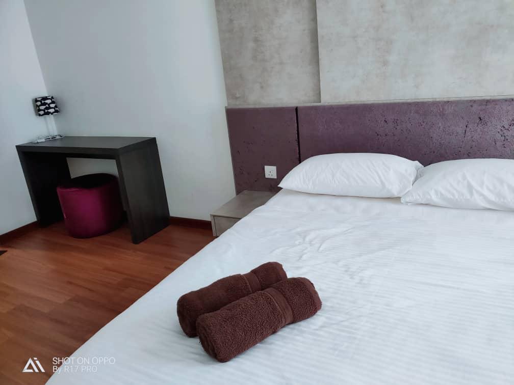 I-Suite @ 1+1 Bedroom & 1 Bathroom)