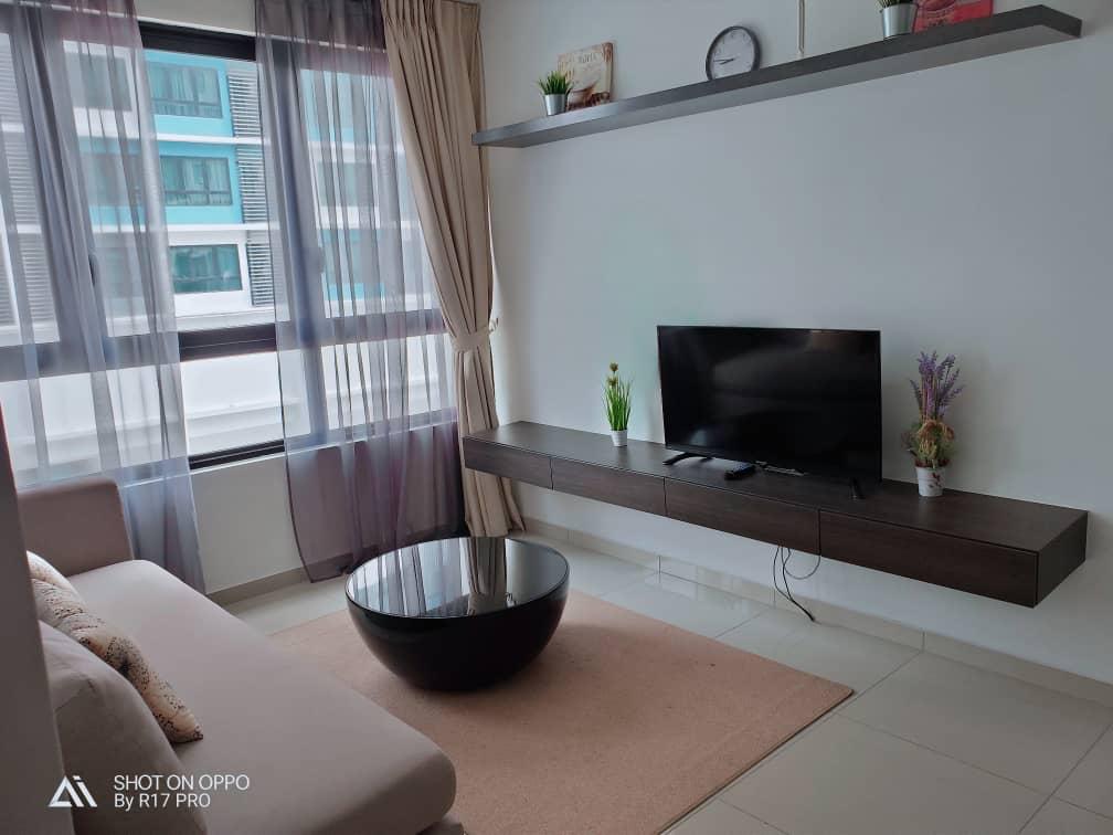 I-Suite @ 1+1 Bedroom & 1 Bathroom)