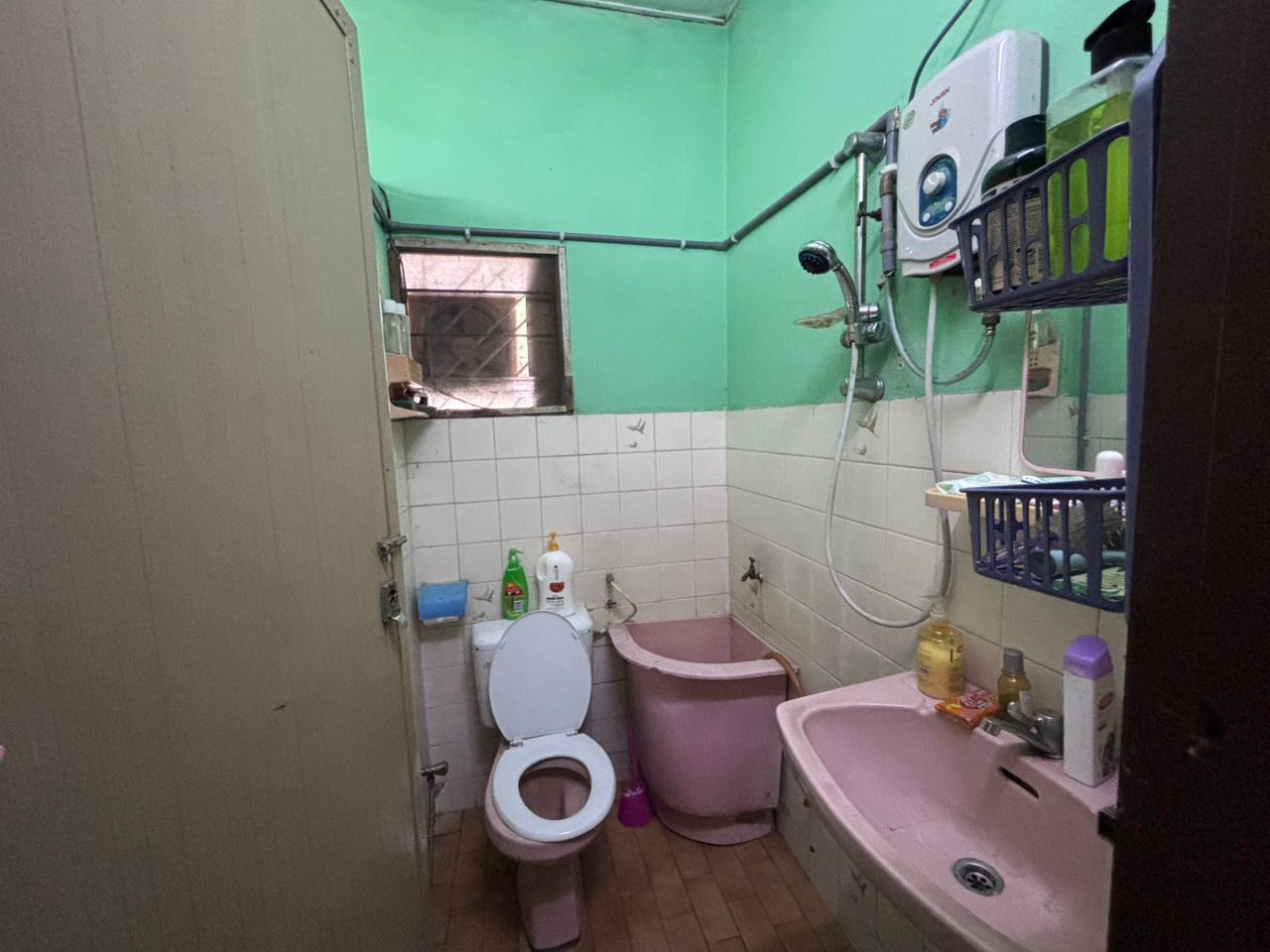 Single Storey Terrace - Corner Lot
