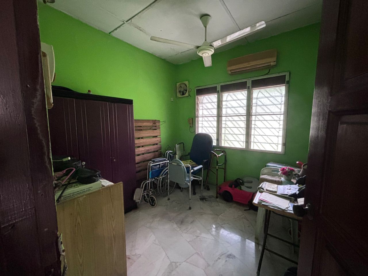 Single Storey Terrace - Corner Lot