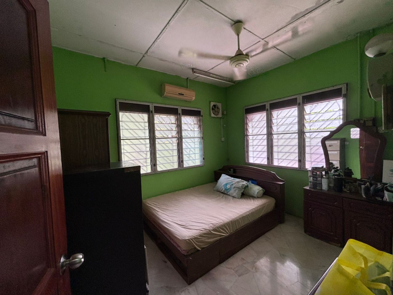 Single Storey Terrace - Corner Lot