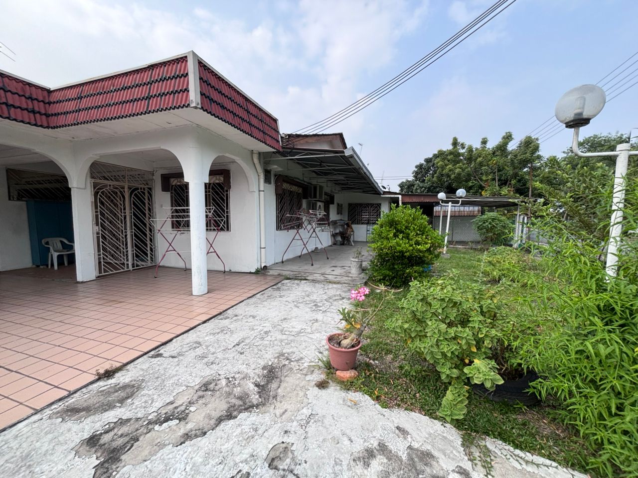 Single Storey Terrace - Corner Lot